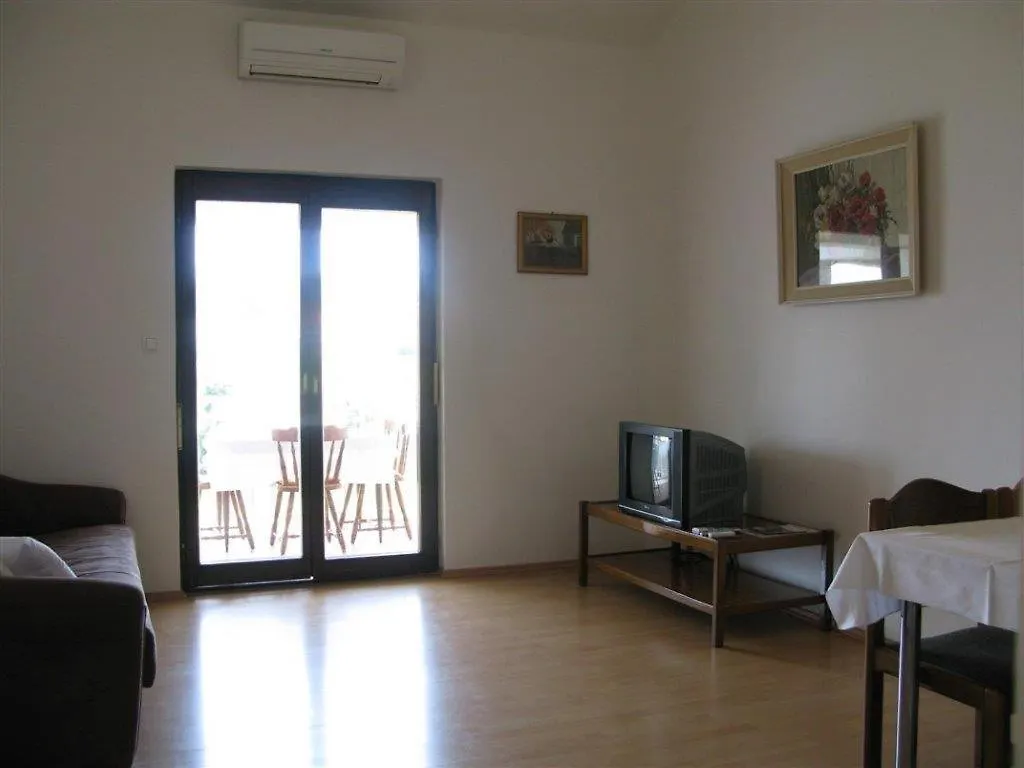 Apartment Palit 16356B Mundanije 0*,  크로아티아